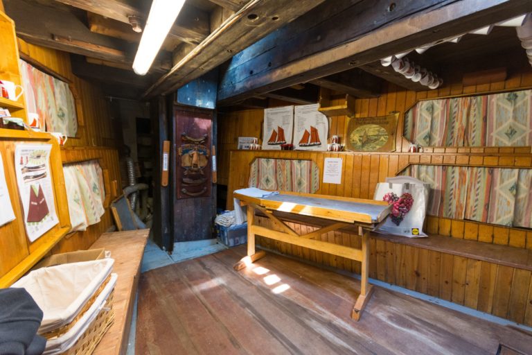 4. REAPER Main Cabin 8 bunks with larch and oak beams 768x512