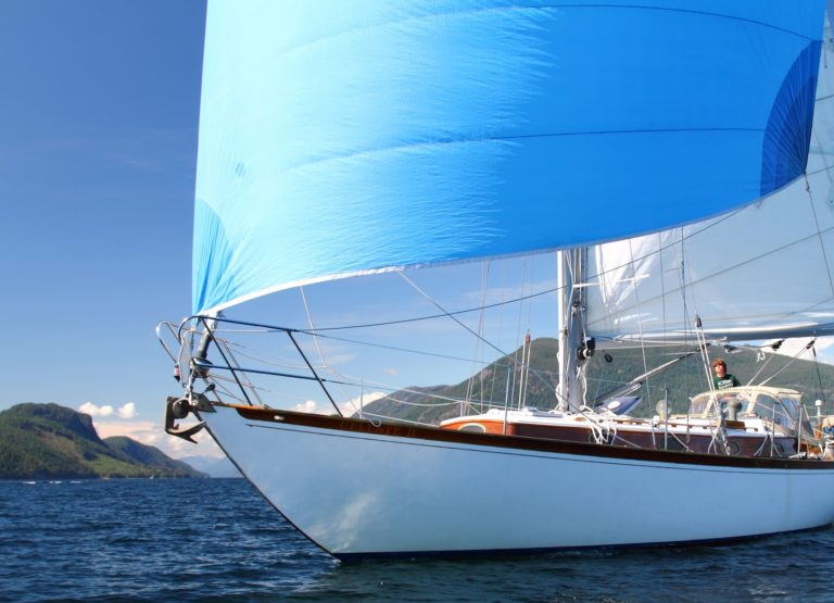 Flying the chute Desolation Sound 768x555