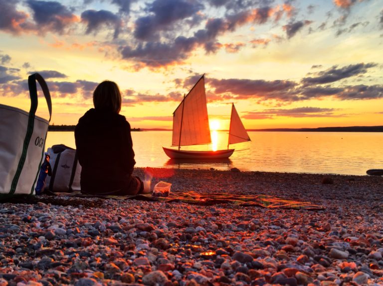 amy cy sunset beach picnic 768x575