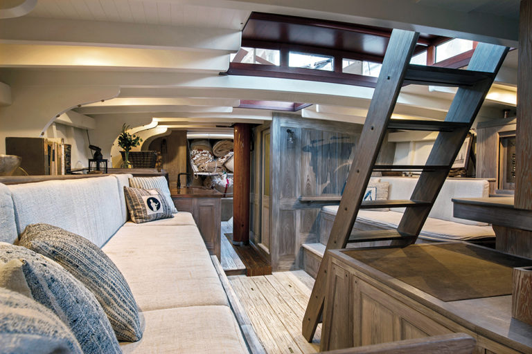 16038 0012 V3 boat inside 768x512