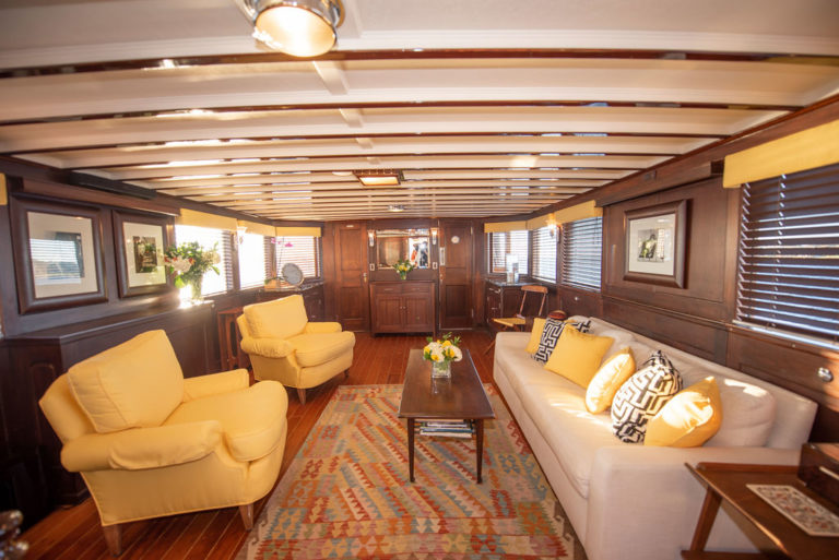 1947 Trumpy Motor Yacht BB Salon www.nicholsonyachts.com  768x513