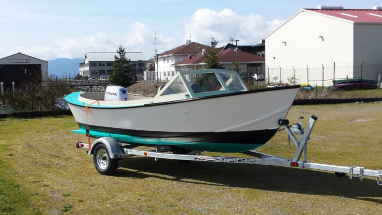 19' Runabout Bartender