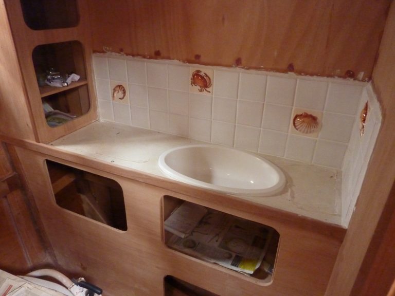 Plate 20 5 Heads sink and tiling 768x576