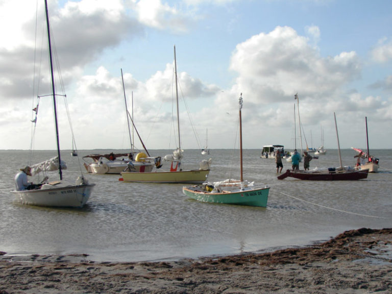 Texas200BoatsAshoreweb 800x600 1 768x576