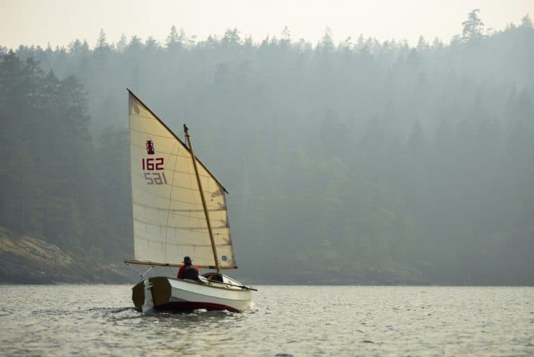 LUNA tacking up Bull Passage Barefoot Raid 2018 photo by Ted Sweeney 1 768x513