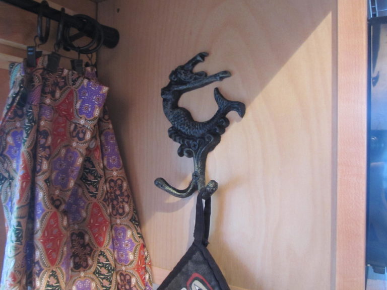 Chillcat mermaid hook 768x576