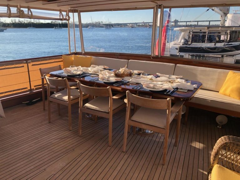 Timeless table setting 768x576