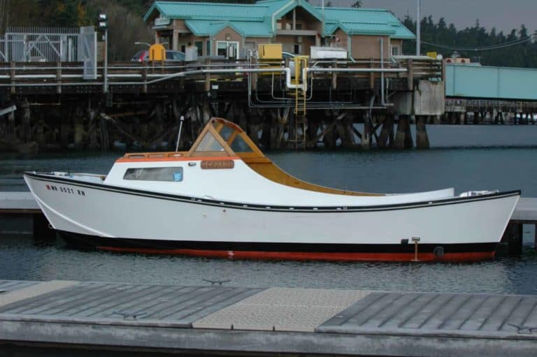 BT22 Schatzi red 2048x1362 1 768x511