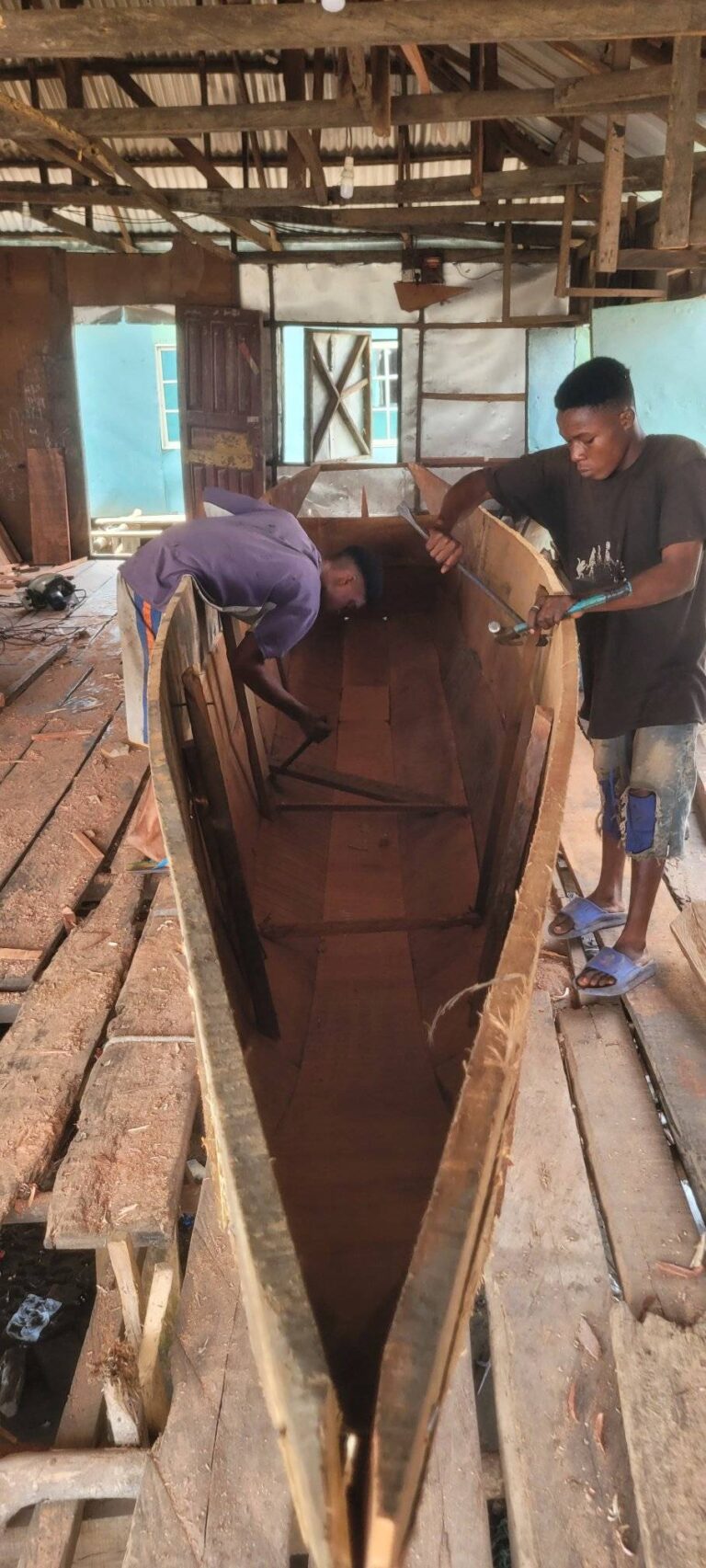 421872113 1067615484570292 5451831902371254179 n 768x1705