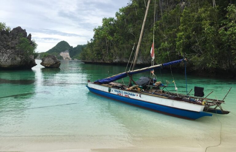 Tawali Triton bay 866x560 1 768x497