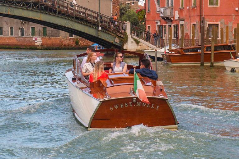 Classic Boats Venice 13 768x512