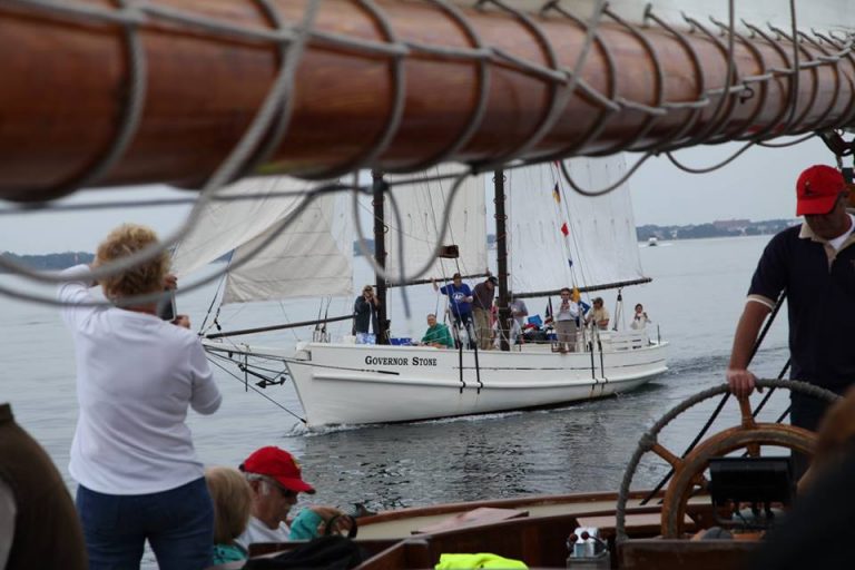 Dont look now punk 768x512