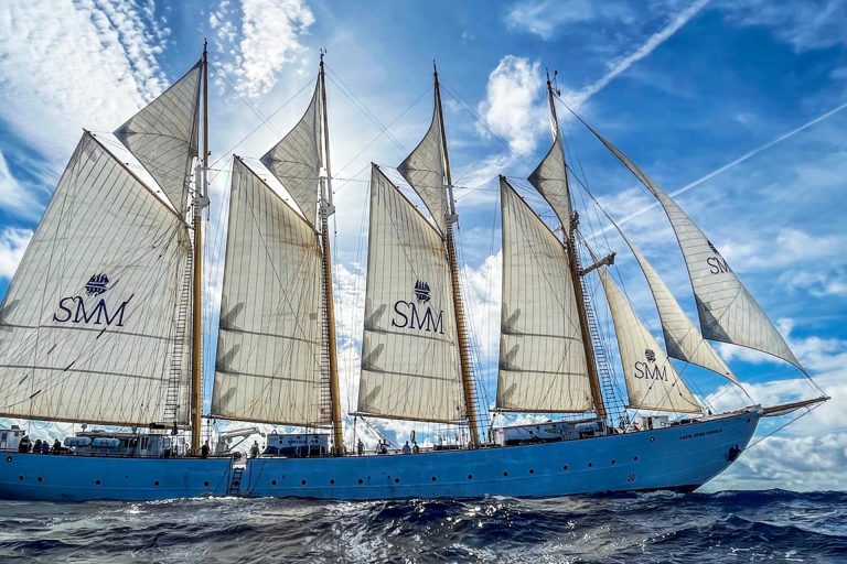 Santa Maria Manuela full sails side on 768x512