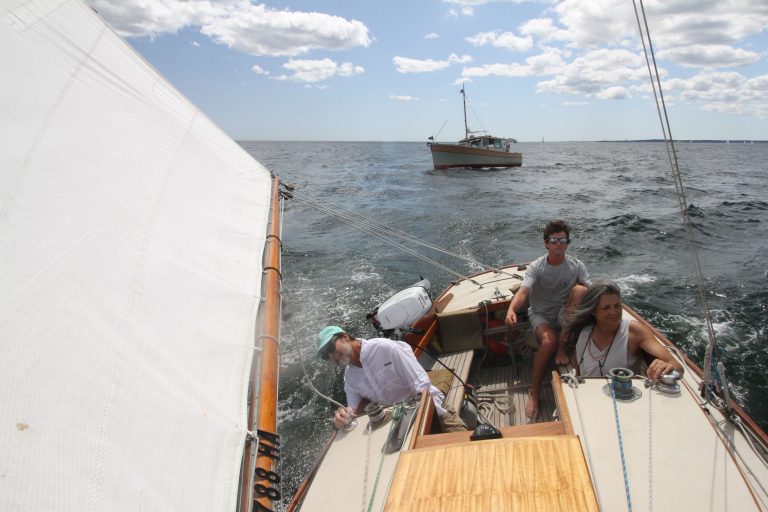 Simmons Fam w Scarlet 768x512