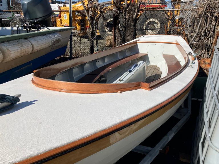 4. South Jersey skiff deck and interior 768x576